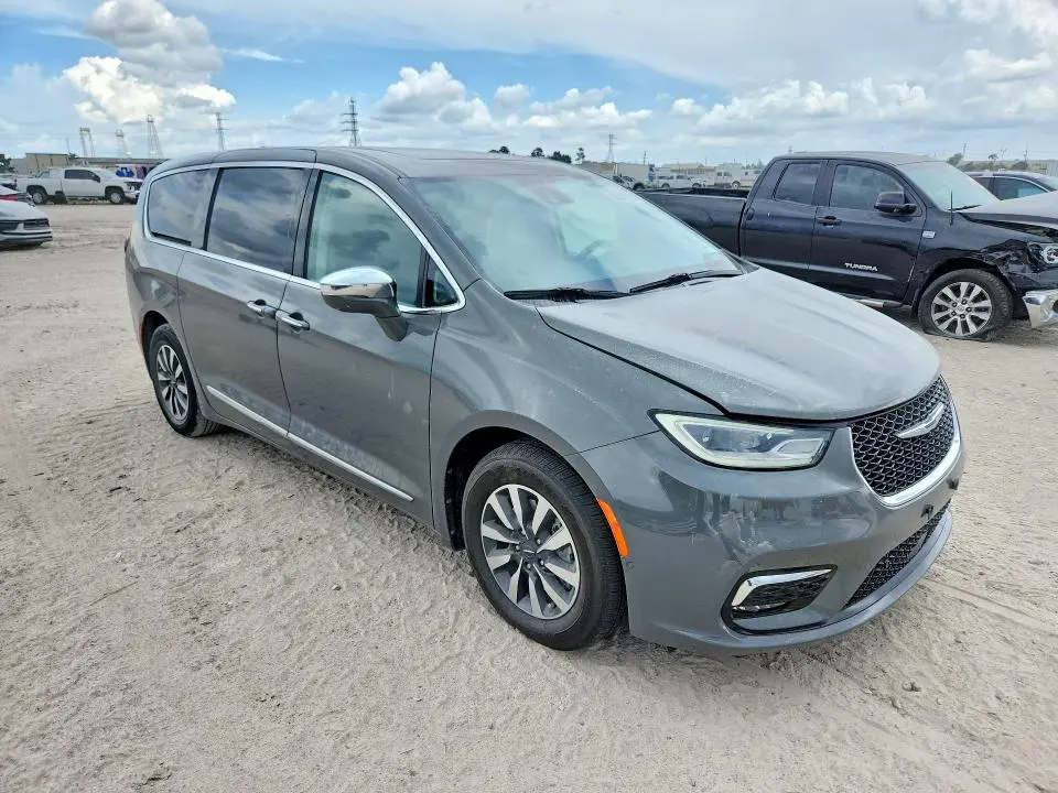 2022 CHRYSLER PACIFICA HYBRID LIMITED  