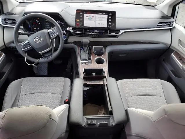 2021 TOYOTA SIENNA LE  