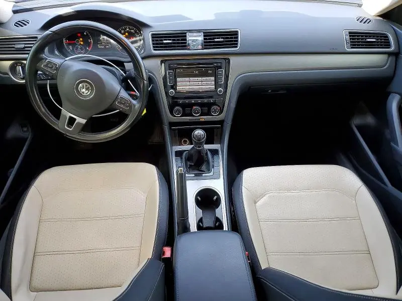 2015 VOLKSWAGEN PASSAT SE  