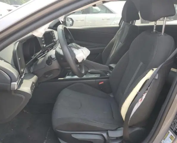 2023 HYUNDAI ELANTRA SE  