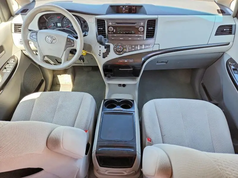 2013 TOYOTA SIENNA LE  