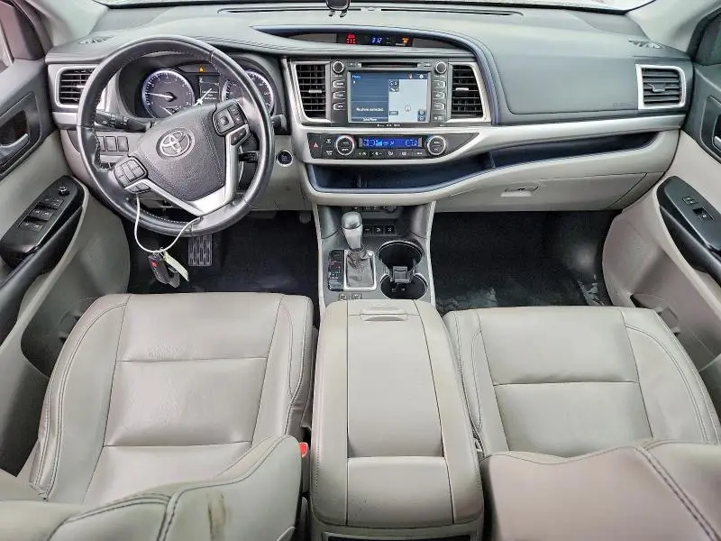 2017 TOYOTA HIGHLANDER XLE  