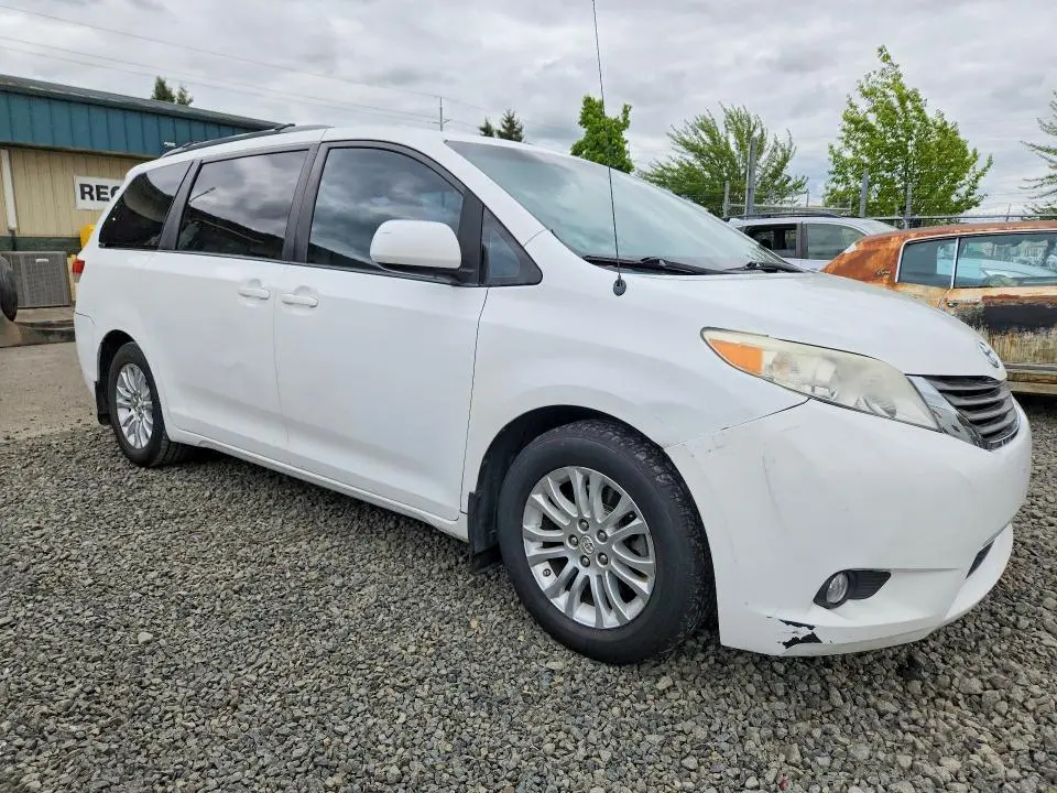 2011 TOYOTA SIENNA XLE 8-PASSENGER  