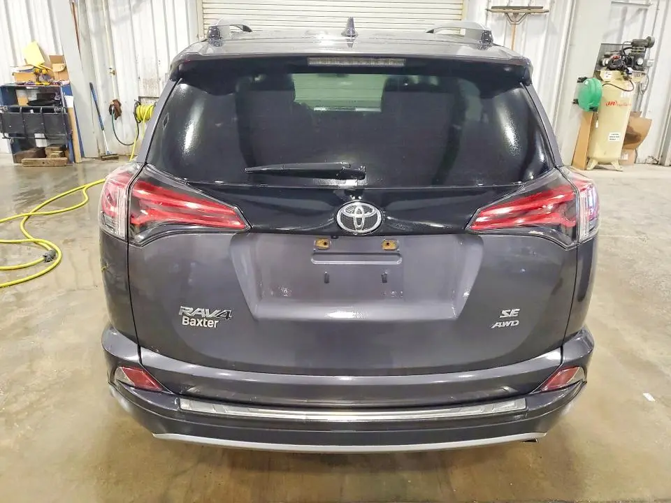 2018 TOYOTA RAV4 SE  