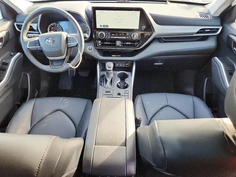 2025 TOYOTA HIGHLANDER LE  