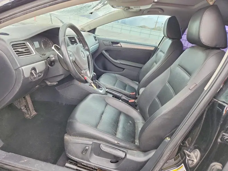2013 VOLKSWAGEN JETTA SE  
