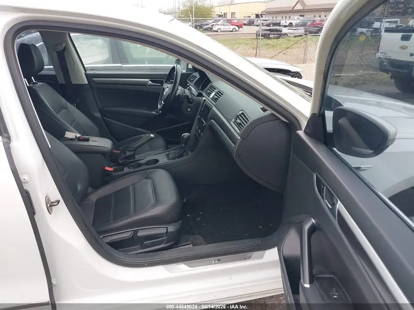 2017 VOLKSWAGEN PASSAT 1.8T R-LINE