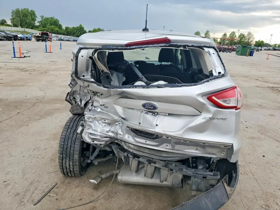 2016 FORD ESCAPE SE  