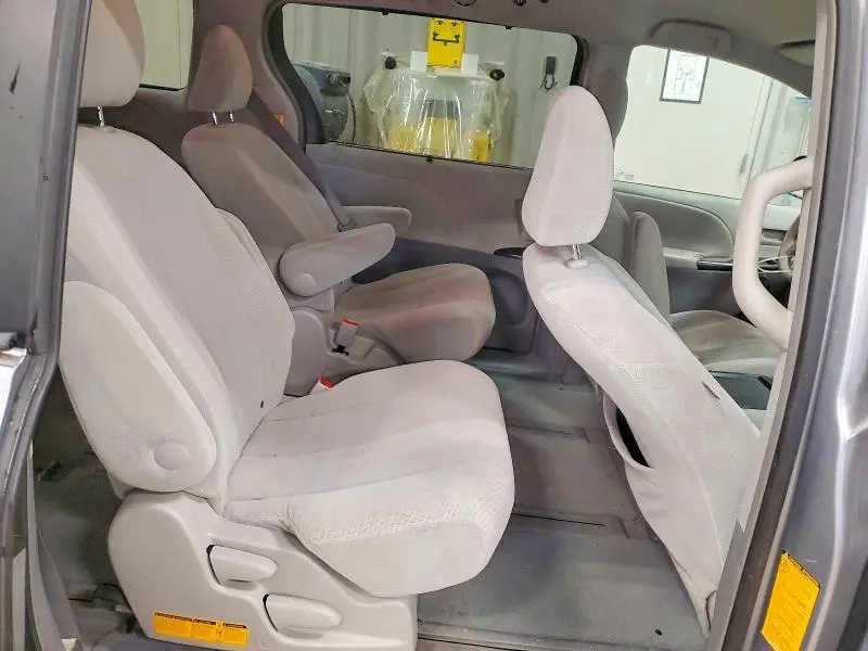 2011 TOYOTA SIENNA LE  