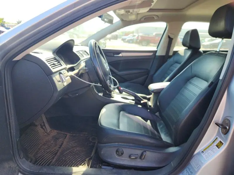 2015 VOLKSWAGEN PASSAT SE  