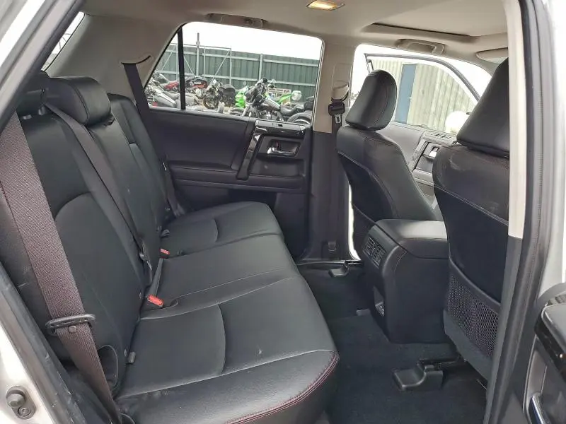 2023 TOYOTA 4RUNNER SE  