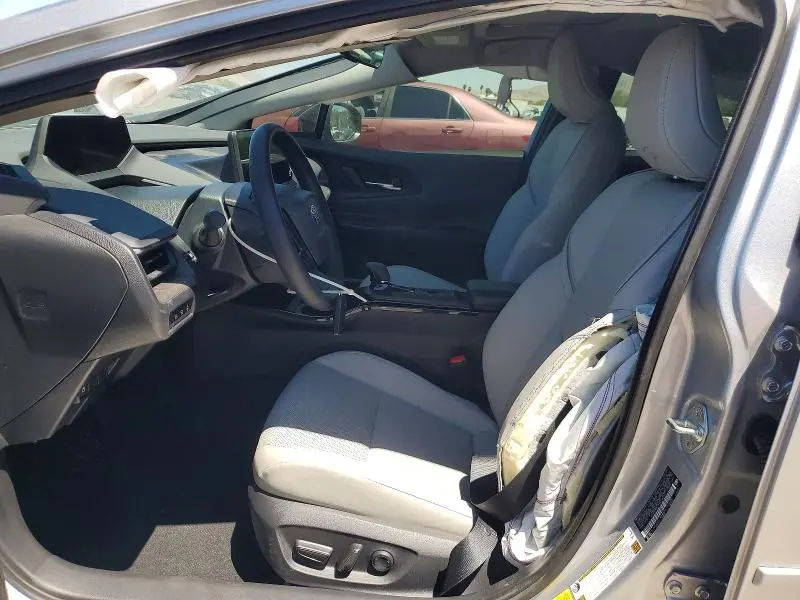 2024 TOYOTA PRIUS XLE  