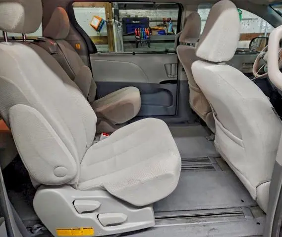 2012 TOYOTA SIENNA LE  