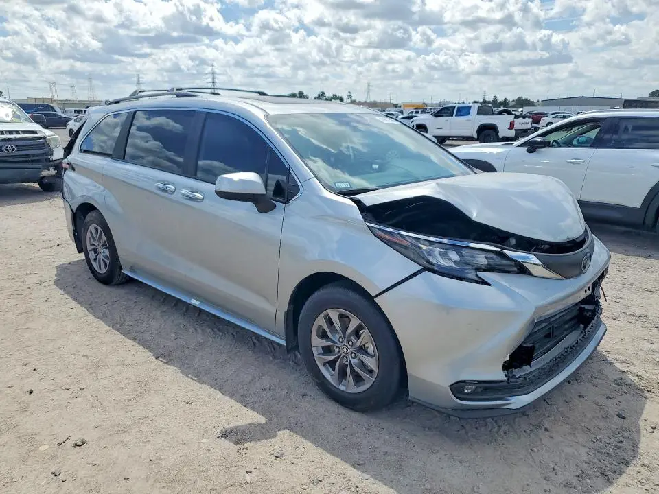 2025 TOYOTA SIENNA XLE 8-PASSENGER  