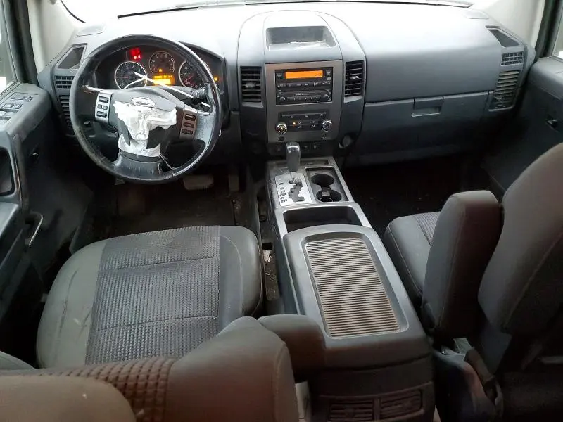 2010 NISSAN TITAN SE  
