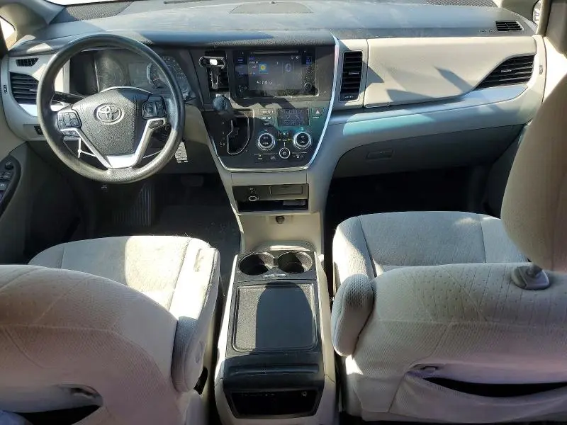 2017 TOYOTA SIENNA LE  