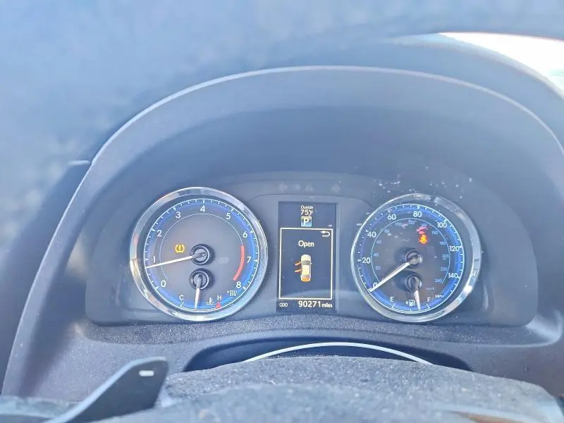 2018 TOYOTA COROLLA SE  