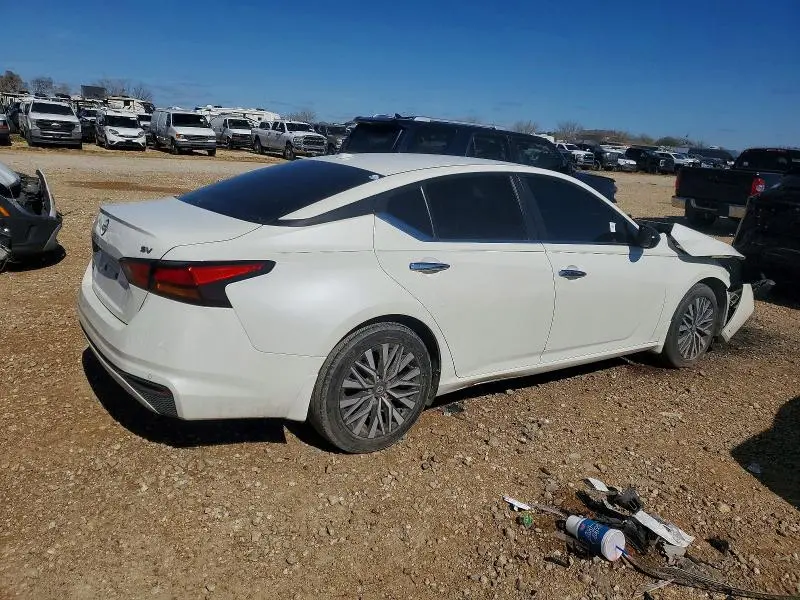 2024 NISSAN ALTIMA SV  