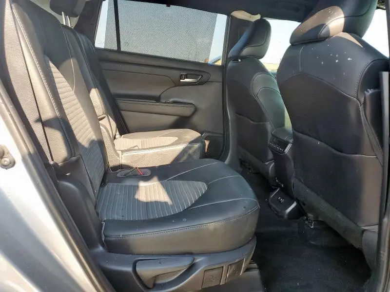 2021 TOYOTA HIGHLANDER XSE  