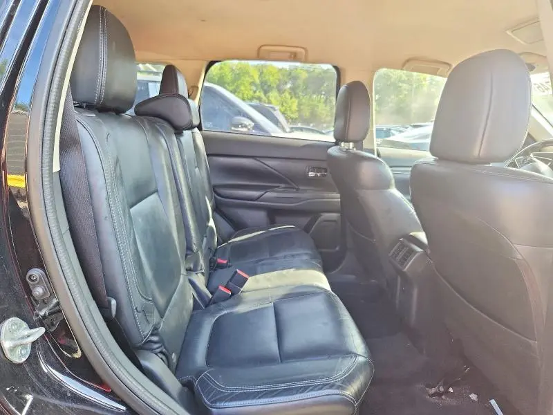2019 MITSUBISHI OUTLANDER SE  