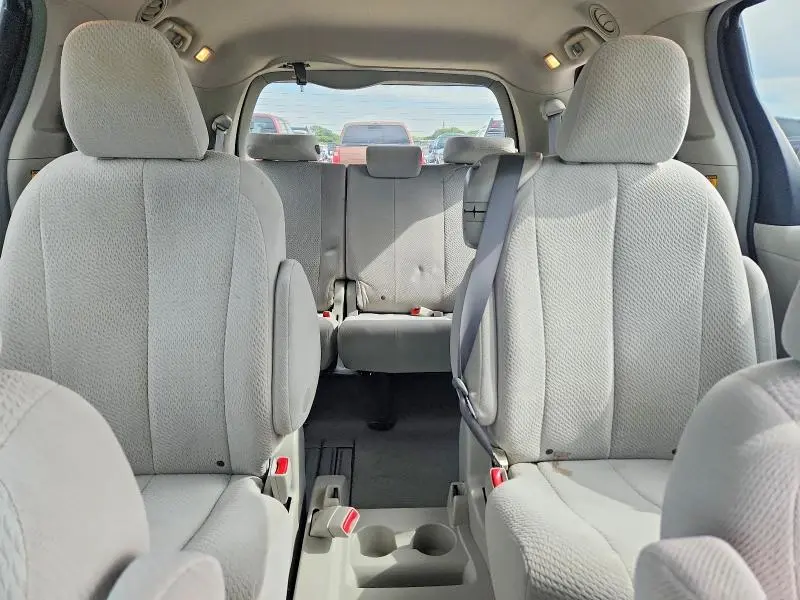 2011 TOYOTA SIENNA LE  