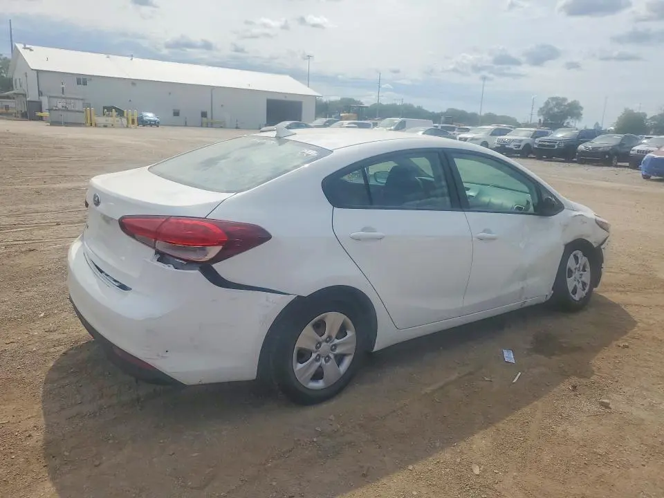 2017 KIA FORTE LX  