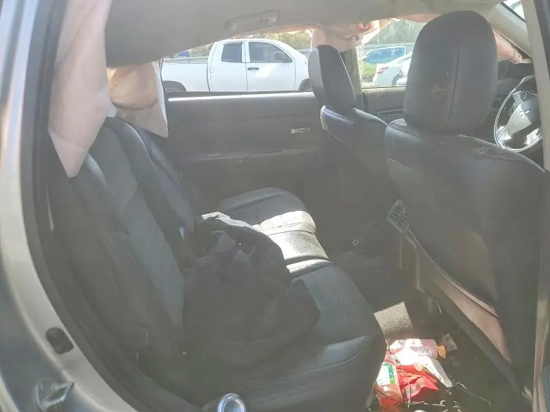 2020 MITSUBISHI OUTLANDER SE  