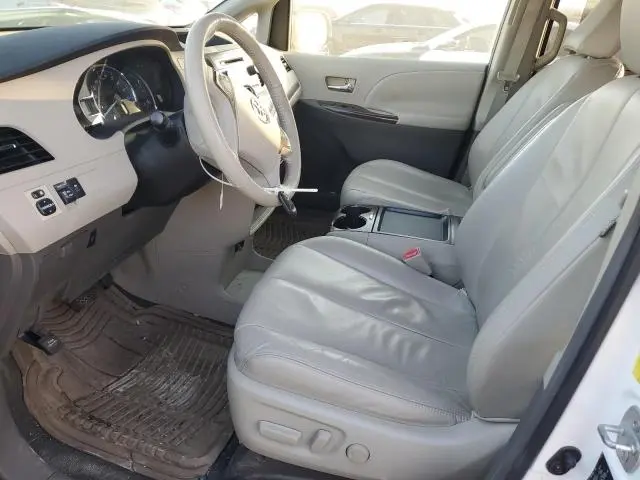 2011 TOYOTA SIENNA   