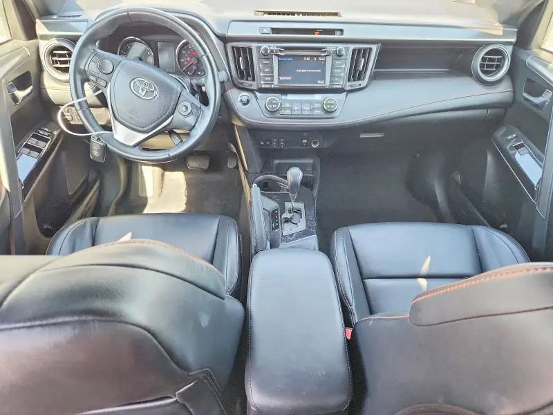 2016 TOYOTA RAV4 SE  