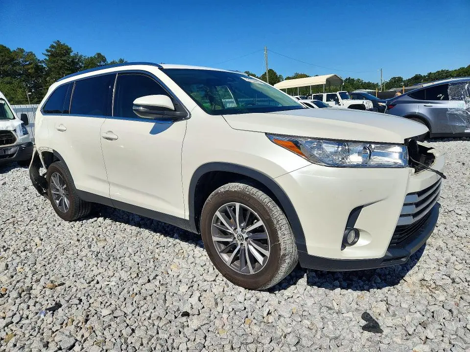 2019 TOYOTA HIGHLANDER XLE  