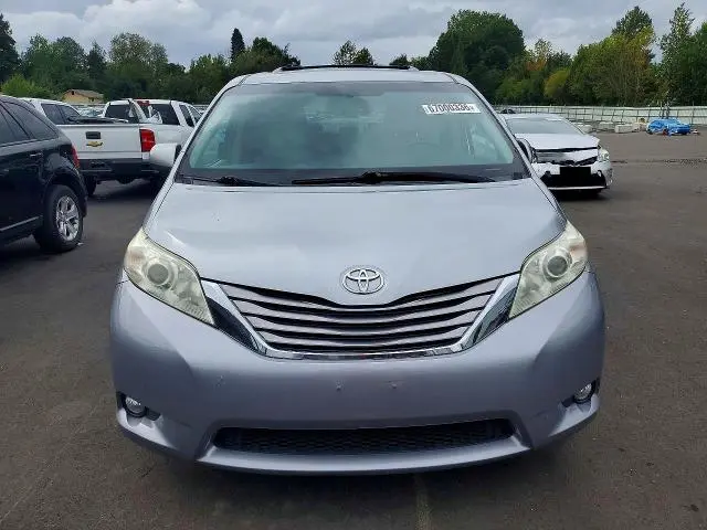 2017 TOYOTA SIENNA XLE 8-PASSENGER  
