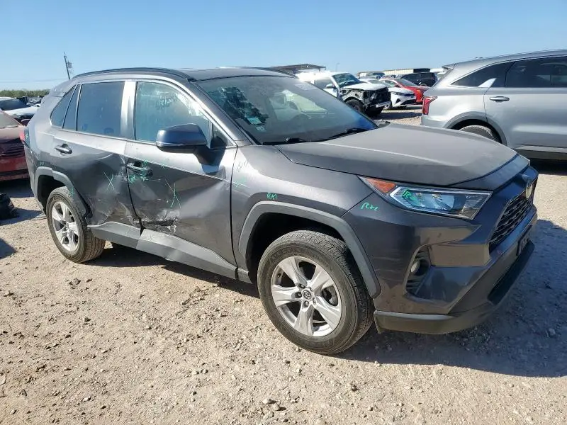 2021 TOYOTA RAV4 XLE  