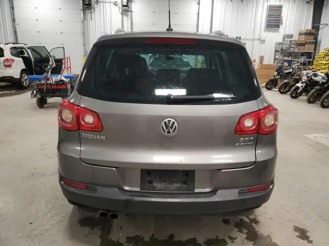 2010 VOLKSWAGEN TIGUAN SE  