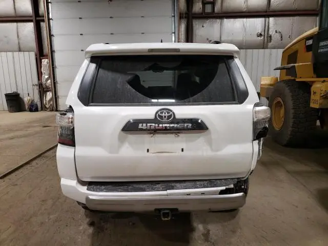 2023 TOYOTA 4RUNNER SE  