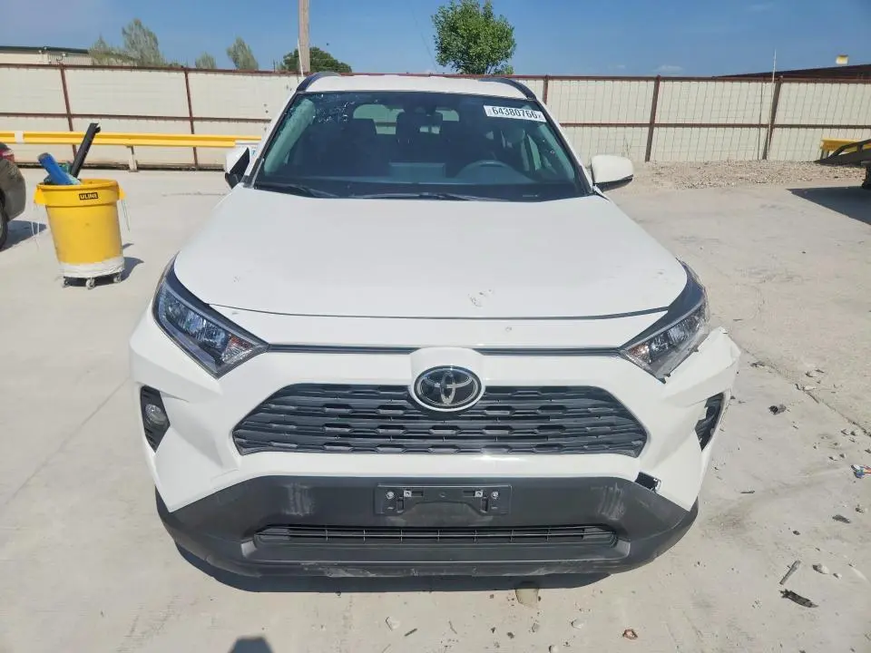 2020 TOYOTA RAV4 XLE  
