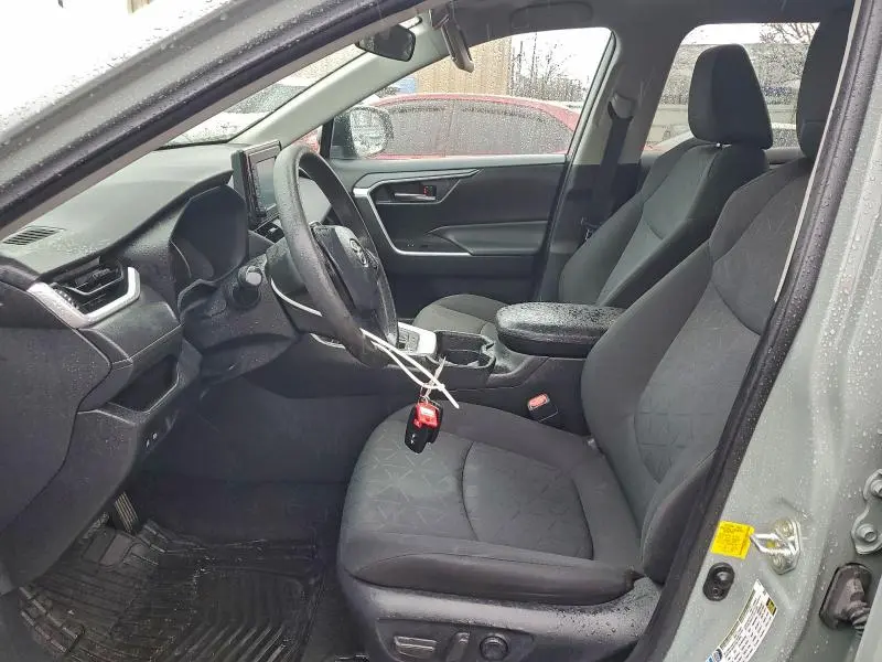 2021 TOYOTA RAV4 XLE  