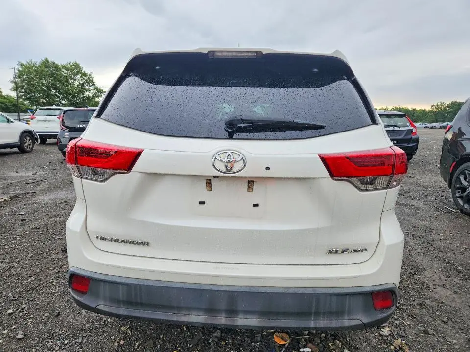 2019 TOYOTA HIGHLANDER XLE  