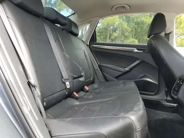 2017 VOLKSWAGEN PASSAT SE  