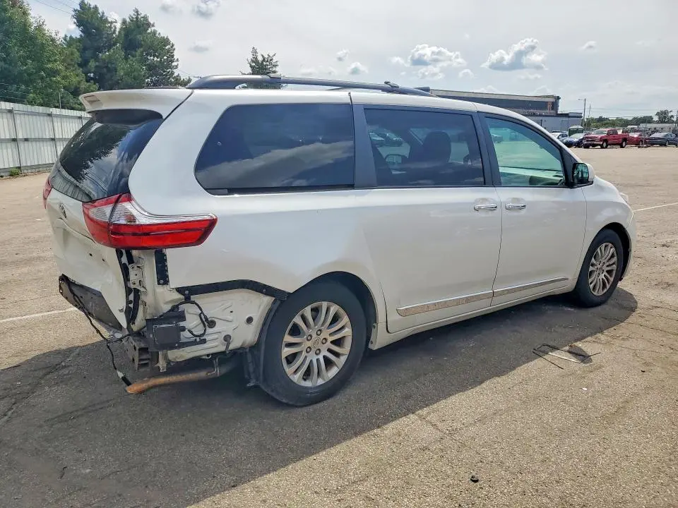2015 TOYOTA SIENNA XLE 8-PASSENGER  