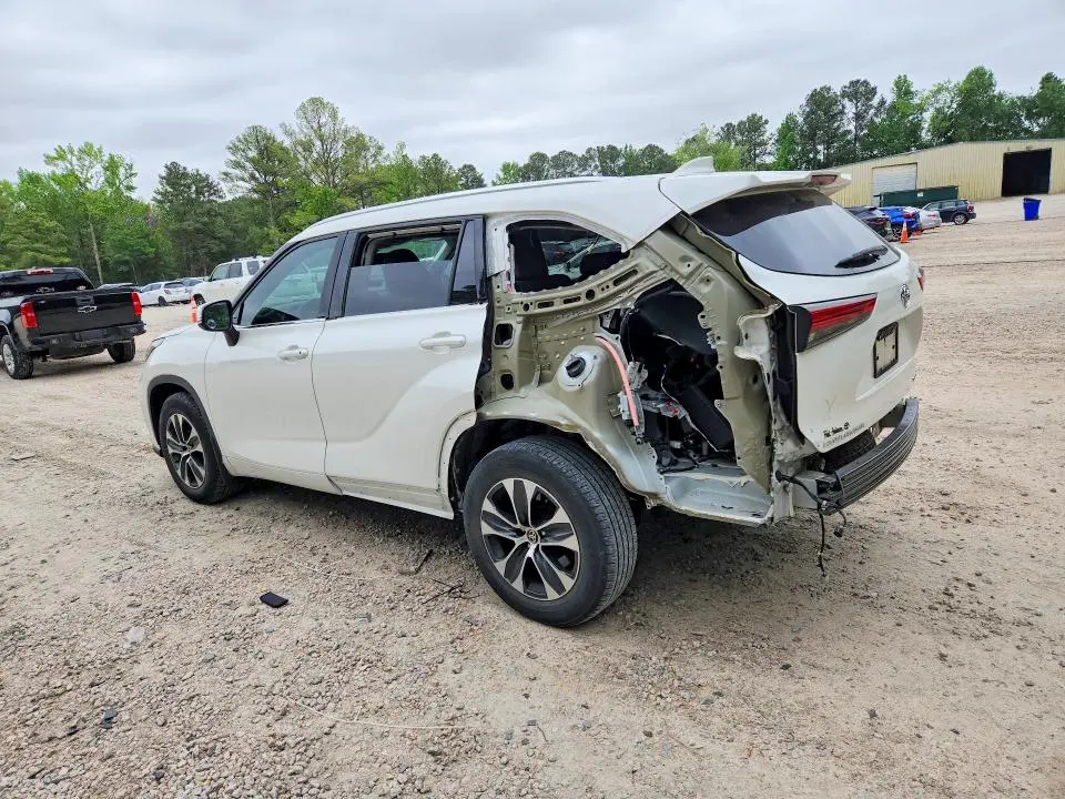 2020 TOYOTA HIGHLANDER XLE  