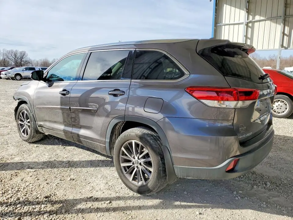 2017 TOYOTA HIGHLANDER SE  