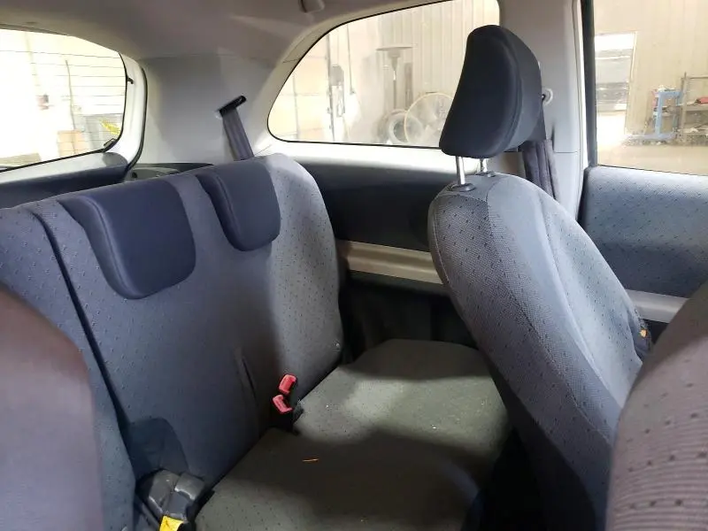 2010 TOYOTA YARIS BASE  