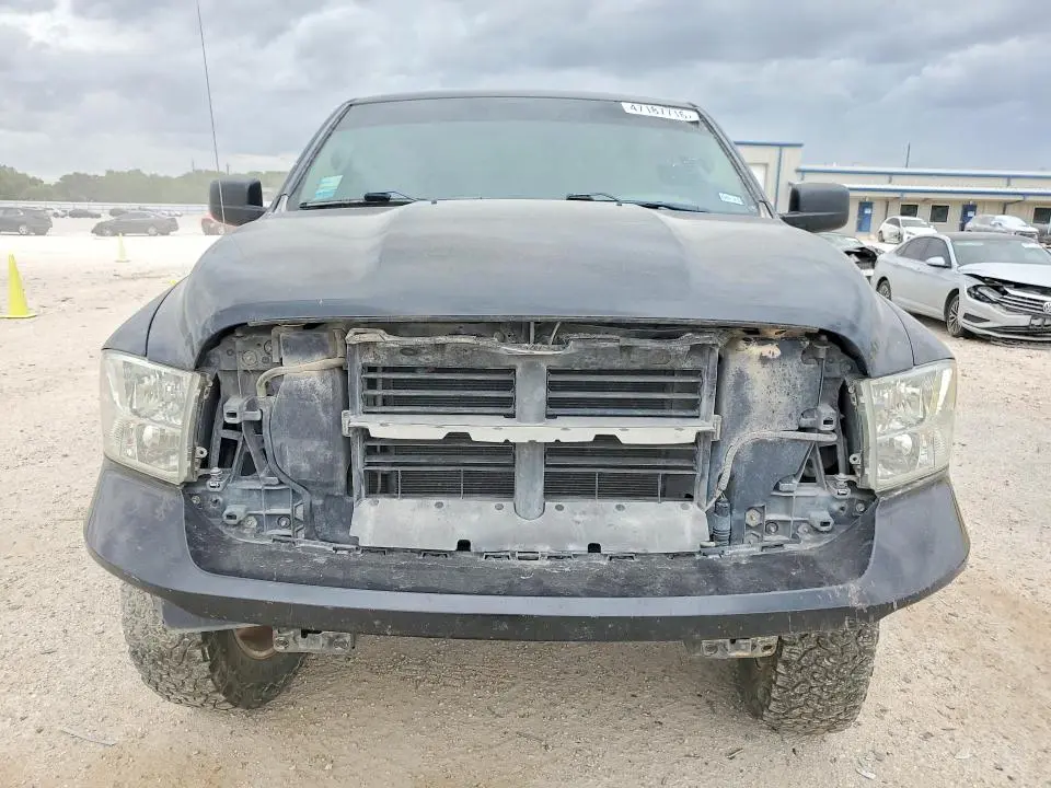 2016 RAM 1500 SLT  