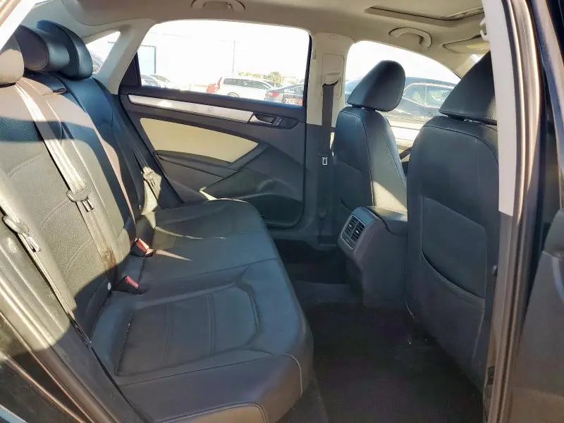 2013 VOLKSWAGEN PASSAT SE  