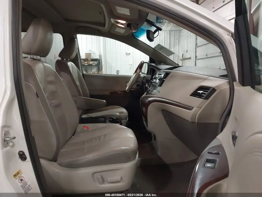 2011 TOYOTA SIENNA LIMITED V6
