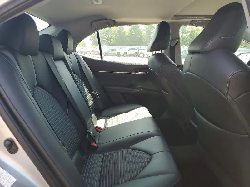 2018 TOYOTA CAMRY SE  