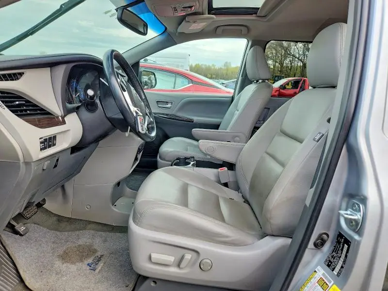 2015 TOYOTA SIENNA XLE 8-PASSENGER  