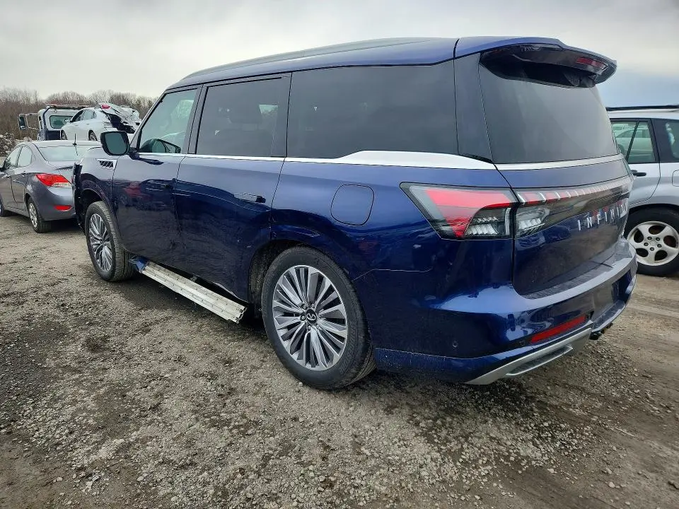 2025 INFINITI QX80 LUXE  