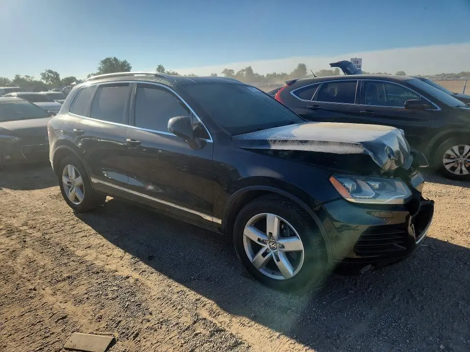 2013 VOLKSWAGEN TOUAREG V6  