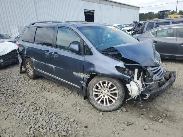 2017 TOYOTA SIENNA XLE